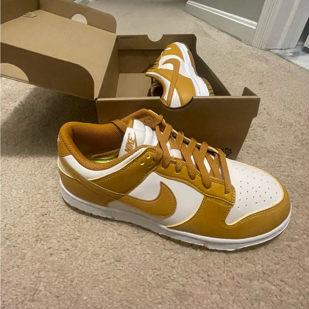 Women’s Nike Dunk Low Next Nature 
Phantom/Gold Suede-White-Volt
W US 9